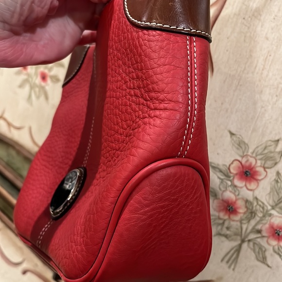 Like New Dooney Bourke Small Red Shoulder/Crossbody Bag. All Weather Leather. - Picture 3 of 16
